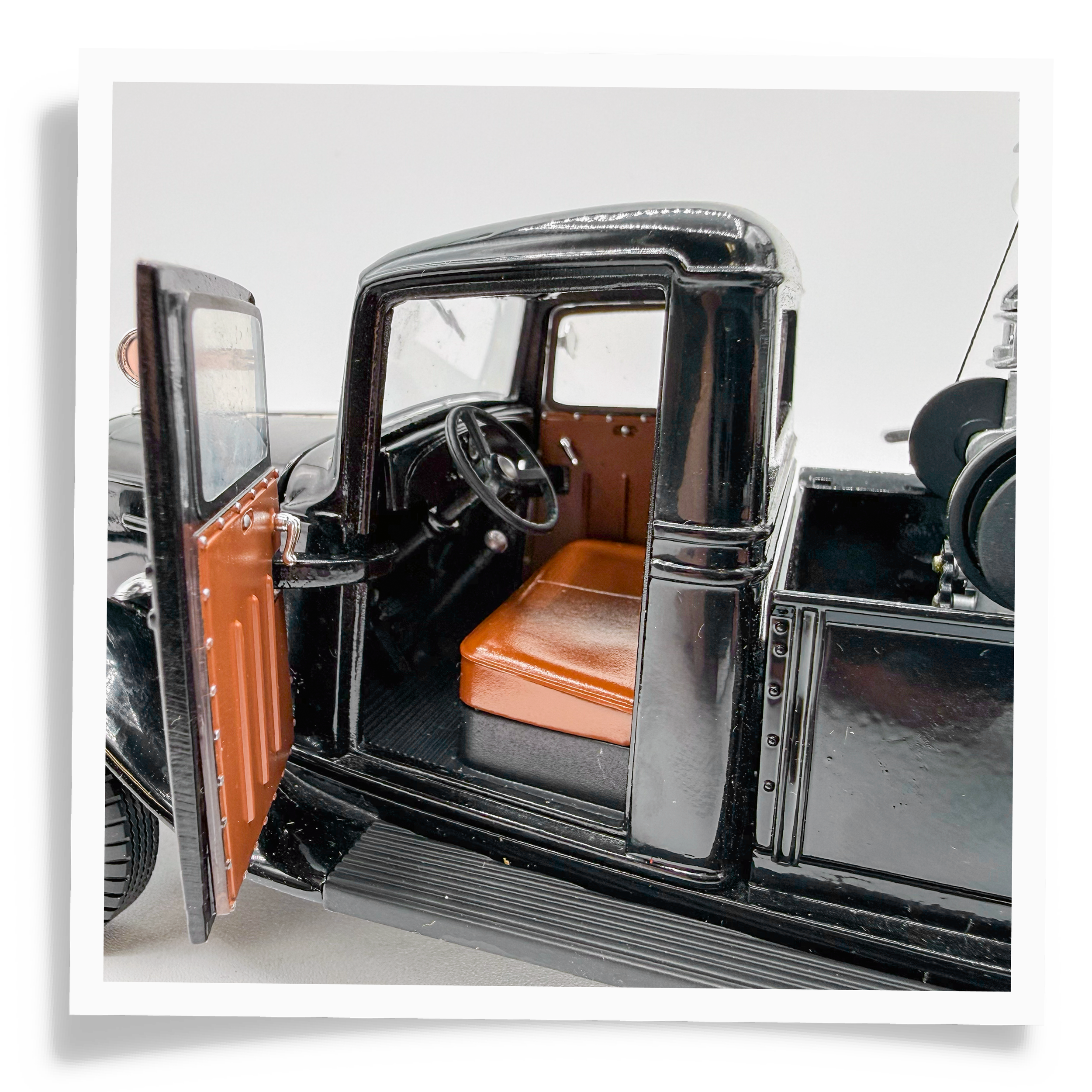 1:24 SCALE 1935 CHEVY TOW TRUCK — Crown Premiums